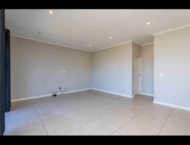 3 BEDROOM APARTMENT TO LET IN SANDOWN